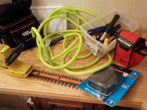 lot 646 image: Lot of Tools & Hardware...