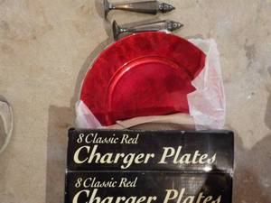 lot 670 image: 8 Charger Plates & SaltPepper Set...
