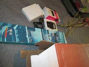 lot 727 image: Summer & Rose Jewelry, Wrist Rest &...