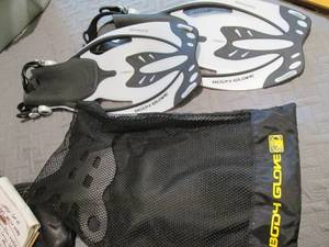 lot 735 image: Body Glove Expanse Flippers In Bag...
