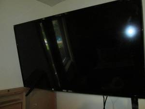 lot 737 image: Large TV With Wall Mount Unit Buye...