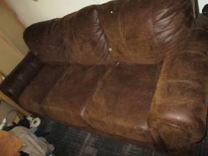 lot 738 image: Leather Couch Aprox. 87 X 37...