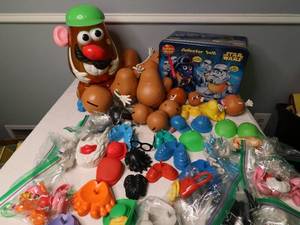 lot 58 image: VINTAGE POTATO HEAD STAR WARS SET INCLUDED