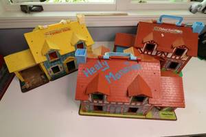 lot 62 image: VINTAGE FISHER PRICE BARNS BARNS BARNS 3