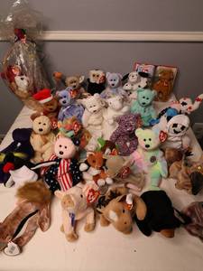 lot 70 image: BEANIE BABIES