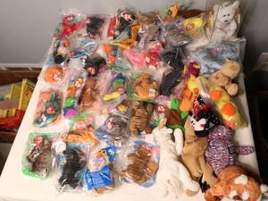 lot 75 image: BEANIE BABIES OF ALL SIZES