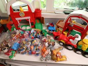 lot 85 image: RECENT FISHER PRICE HUGE FARM DOUBLE LOT.
