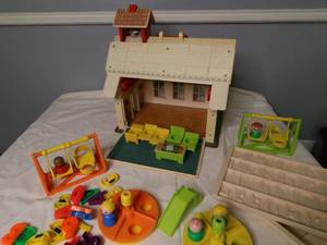 lot 88 image: VINTAGE FISHER PRICE SCHOOL HOUSE