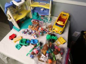 lot 89 image: VINTAGE SCHOOL HOUSE JUMBLE