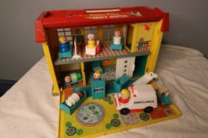 lot 93 image: RARE VINTAGE HOSPITAL AND ACCSSSORIES
