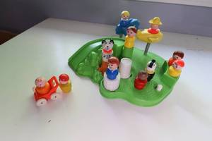 lot 96 image: VINTAGE FISHER PRICE PLAY FAMILY PARK
