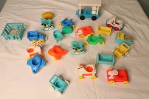 lot 97 image: VINTAGE FISHER PRICE NURSERY PIECES