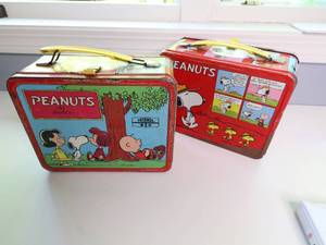 lot 107 image: VINTAGE PEANUTS LUNCHBOXES BOTH HAVE THEIR THERMOSES