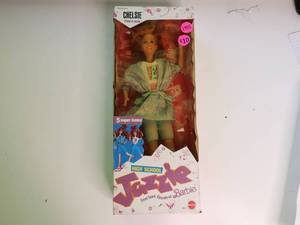 lot 117 image: VINTAGE CHELSEA DOLL IN ORIGINAL BOX