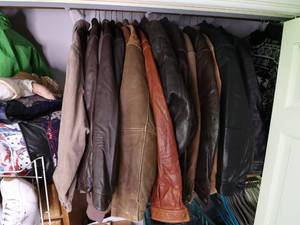 lot 118 image: 14 LEATHER JACKETS AND JACKETS