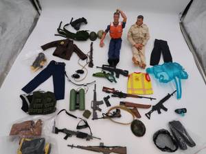 lot 124 image: VINTAGE SET OF GI JOES WITH HUGE LOT OF TACTICAL EQUIPMENT