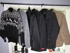 lot 140 image: LOT OF 6 SWEATERS AND JACKETS