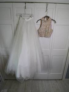 lot 149 image: BEAUTIFUL TWO PIECE PROM DRESS