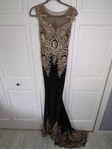 lot 151 image: BEAUTIFUL BLACK EVENING GOWN WORN IN JUNIOR MISS MN CONTEST