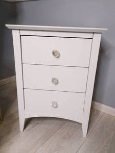 lot 158 image: SMALL 3 DRAWER SIDE DRESSER TABLE FOR BEDROOM