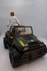 lot 168 image: Three GI Joes and a Jeep