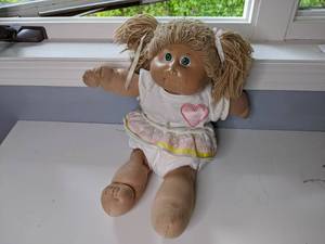 lot 142 image: CABBAGE PATCH DOLL