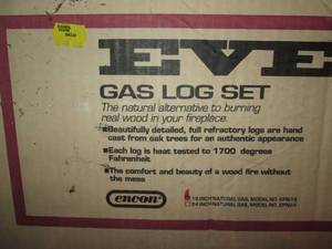 lot 913 image: Everglo Gas Log Set In Box...