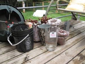 lot 971 image: Lot of Outdoor Dcor...