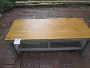lot 982 image: Table...