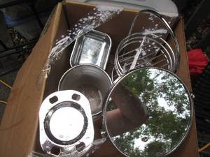 lot 993 image: Bathroom Set...