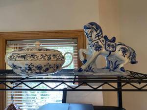 lot 744 image: SOUP TUREEN & MAJESTIC HORSE