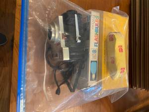 lot 750 image: KODAK BROWNIE CAMERA KODALITE MIDGET FLASHOLDER