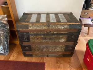 lot 784 image: TRUNK
