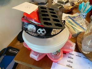 lot 845 image: Baking Lot (Storage Containers, Bak...