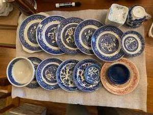 lot 847 image: Willow Woods Ware China (England), ...