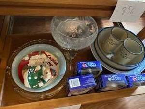 lot 857 image: Holiday Serving Trays, Home Dcor,...