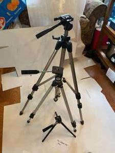 lot 862 image: 3 - TRIPODS SEE THE PICTURES
