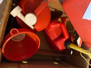 lot 808 image: Lot of Gas Can ...