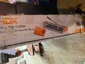lot 811 image: 20 Tile Cutter ...
