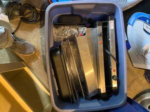 lot 812 image: BANQUET WARMERS 2 SERVERS