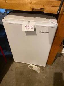 lot 833 image: Black & Decker Fridge...