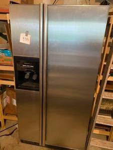 lot 835 image: Kitchen Aid Superba Fridge...