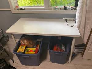 lot 455 image: WHITE DESKTABLE