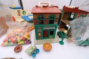 lot 172 image: LOTS OF EXTRA PIECES THROWN IN  FISHER PRICE VINTAGE SESAME STREET