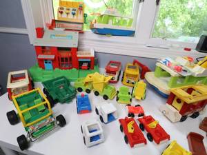 lot 175 image: HUGE LOT OF FISHER PRICE TOYS