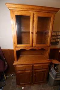 lot 418 image: SOLID OAK 2 PIECE LIGHTED BUFFET
