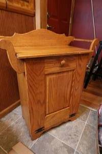 lot 425 image: OAK HIDEAWAY GARBAGE KEEPER 13 GALLON SIZE