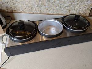 lot 414 image: 3 SLOT CROCK POT BUFFET SERVER (MISSING ONE CROCK)