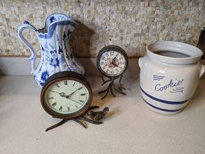 lot 417 image: COOKIE JAR CROCK, ASIAN FLAIR PITCHER, 2 DECORATIVE CLOCKS