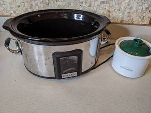 lot 415 image: MIXED CROCK LOT